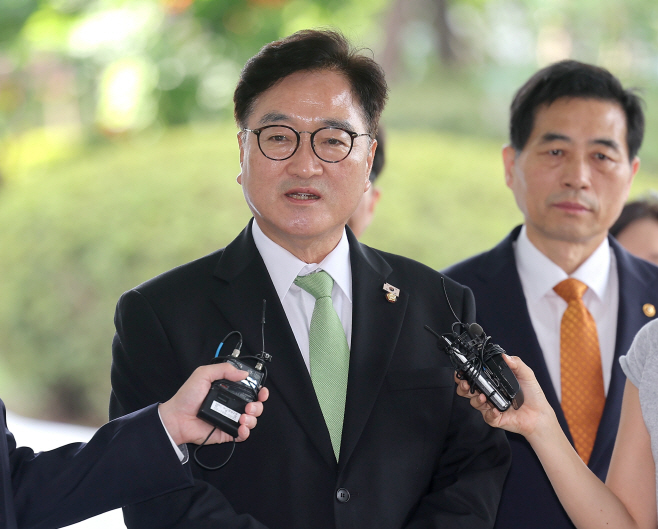 내란특검 참고인 조사 출석하는 우원식 국회의장<YONHAP NO-2195>