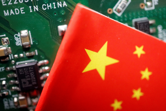 USA-CHINA/CHIPS-MILITARY <YONHAP NO-5403> (REUTERS)