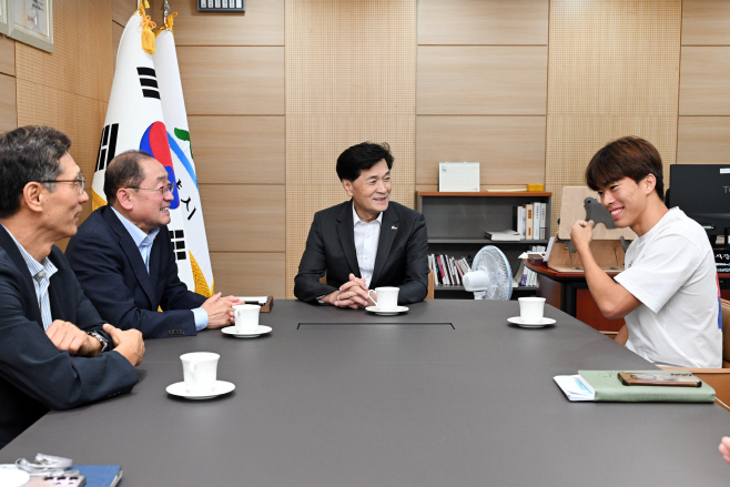 20250808-밀양시, 세계대학경기대회 금메달리스트 김정윤 선수 초청 간담회 개최(2)