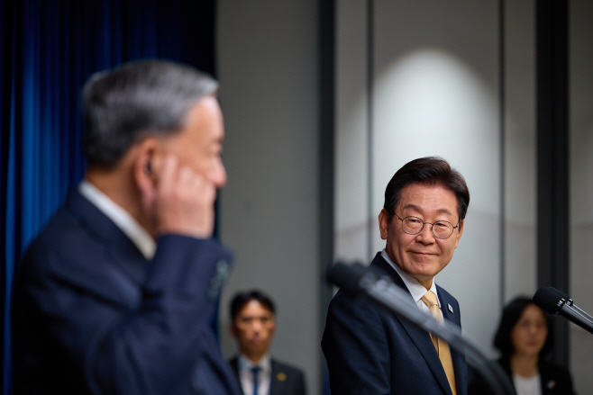 또 럼 베트남 서기장 발언 듣는 이재명 대통령