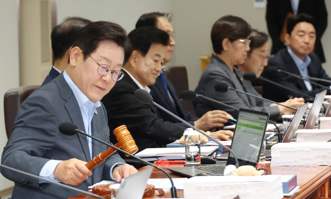 국무회의 개회 선언하는 이재명 대통령