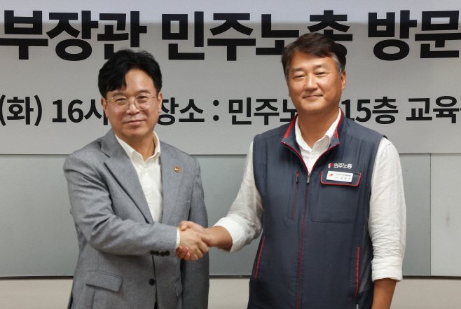 민주노총 찾은 김영훈 노동부 장관