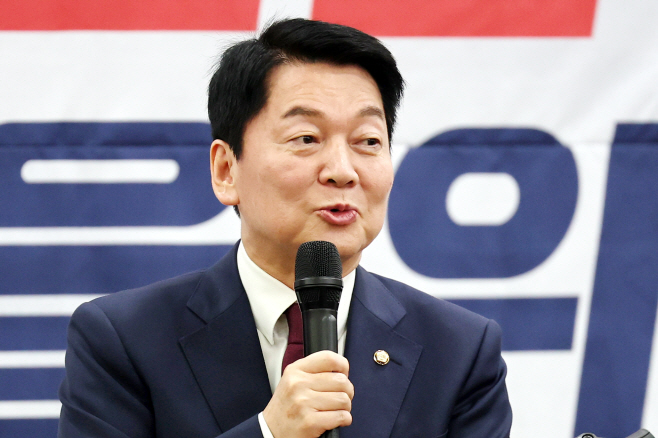 축사하는 안철수 국민의힘 대표 후보<YONHAP NO-2968>