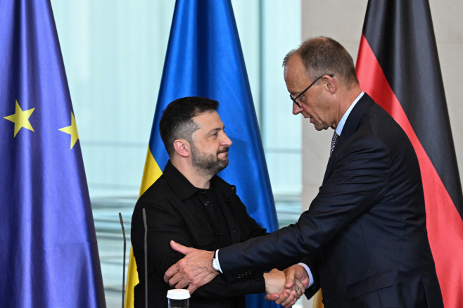 TOPSHOT-GERMANY-US-EU-UKRAINE-RUSSIA-POLITICS-DIPLOMACY-CONFLICT