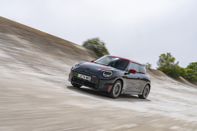 사진6-올-일렉트릭 MINI JCW