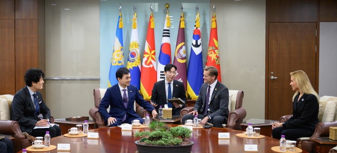안규백 장관, 미국 하원의원단 면담<YONHAP NO-5247>