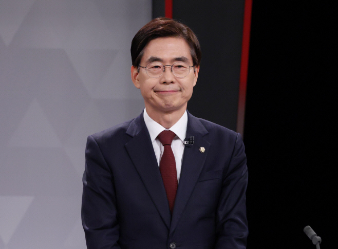 2차 텔레비전 토론회 참석한 조경태 후보<YONHAP NO-5258>