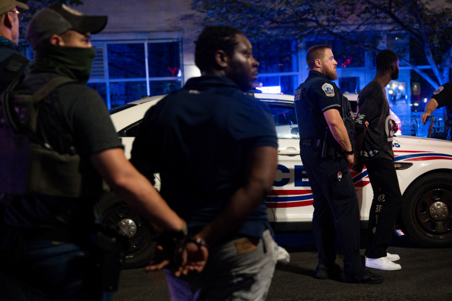US-TRUMP-INCREASES-FEDERAL-LAW-ENFORCEMENT-PRESENCE,-DEPLOYS-NAT