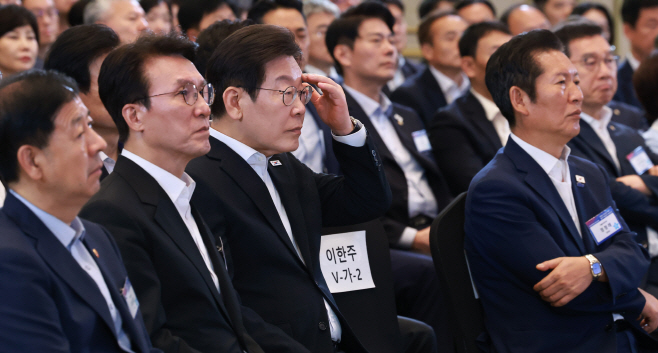 국정기획위 대국민 보고대회, 발표 듣는 이재명 대통령