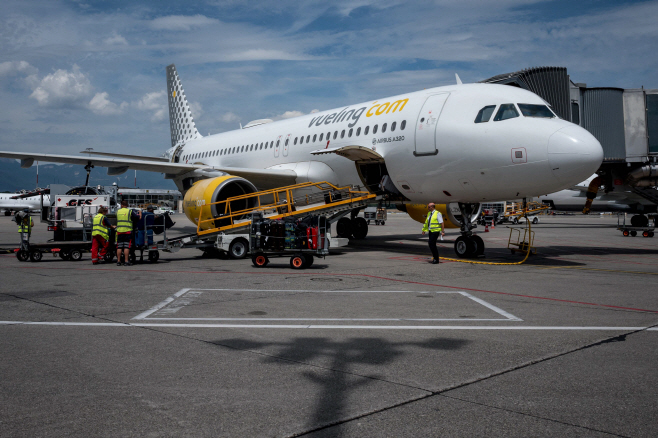 FILES-SPAIN-AVIATION-POLICE-CHILDREN-J... <YONHAP NO-0163> (AFP)