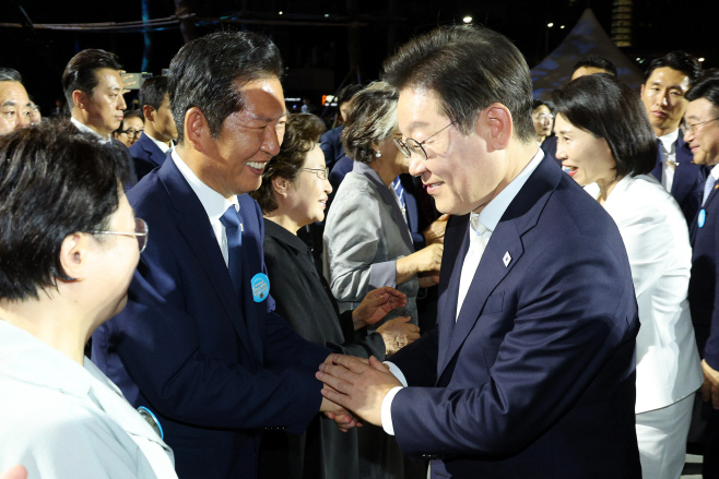 이재명 대통령과 정청래 대표<YONHAP NO-4455>