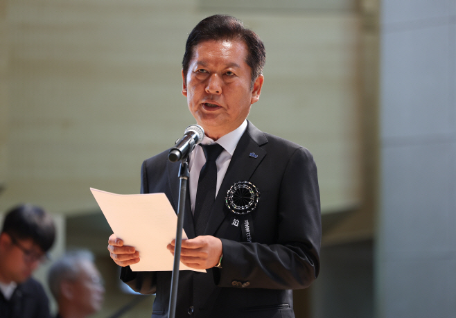 추모사하는 정청래 민주당 대표<YONHAP NO-2716>