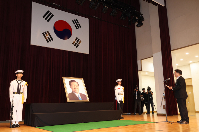 추모사하는 우원식 국회의장<YONHAP NO-2756>