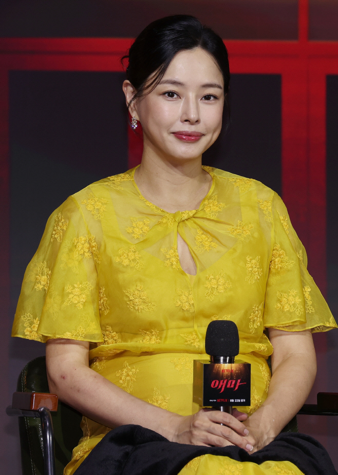 만삭으로 제작발표회 참석한 이하늬