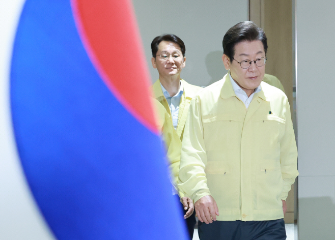 을지 국무회의 입장하는 이재명 대통령<YONHAP NO-2591>