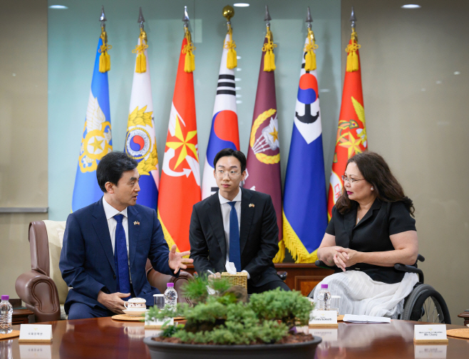 덕워스 상원의원 접견 사진1