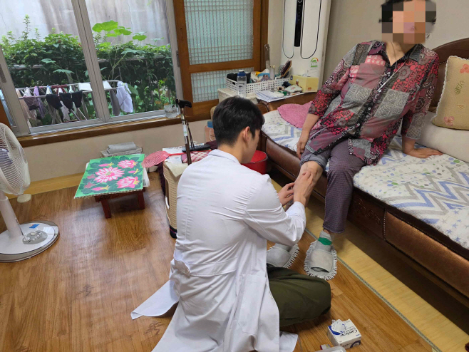 20250819-밀양시, 중증장애인 대상 맞춤형 방문 재활서비스 추진(1)