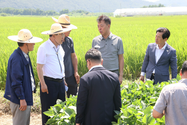 1-3. 주낙영 경주시장이 18일 혁신농업타운 현장을 방문해 간담회를 진행했다