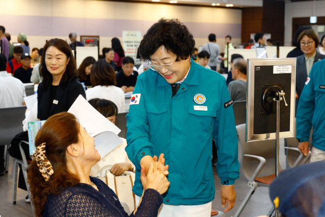 이천시 구인구직 만남의날 행사로 79명 현장 채용 성과
