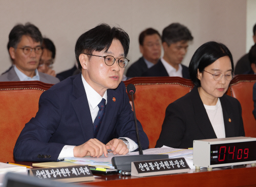 산자위 전체회의 참석한 김정관 장관<YONHAP NO-3918>