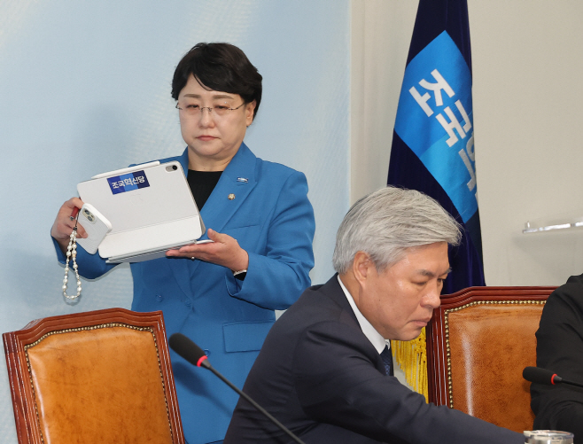 조국혁신당 최고위서 참석하는 김선민 대표 권한...<YONHAP NO-1779>