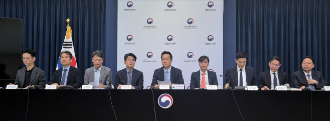 기재부, 새 정부 경제 성장전략 상세 브리핑<YONHAP NO-4384>