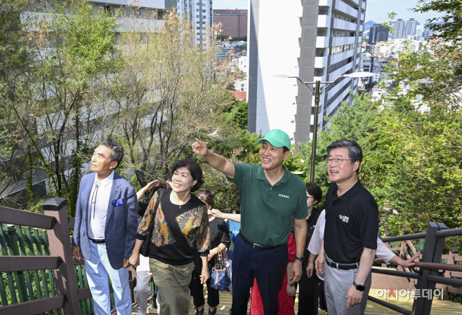 신당동 고지대 이동약자 편의시설 설치 현장 방문1