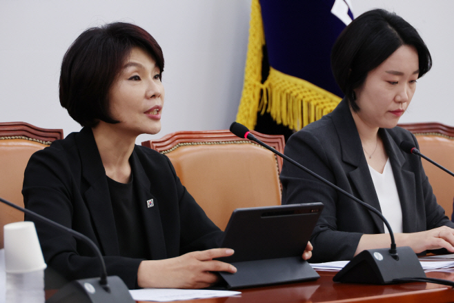 발언하는 민주당 한정애 정책위의장<YONHAP NO-3944>
