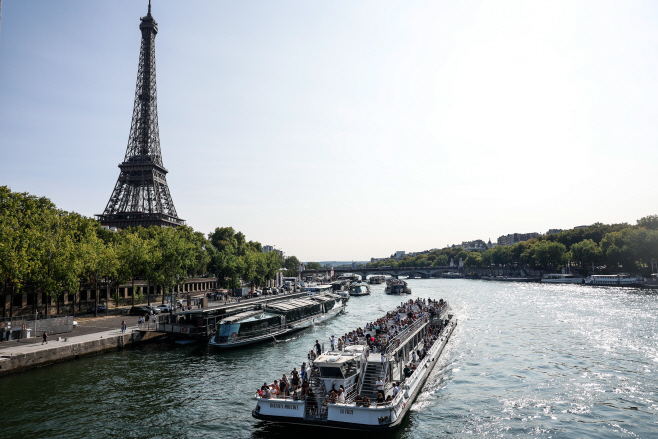 FRANCE WEATHER HOT TEMPERATURE <YONHAP NO-0928> (EPA)