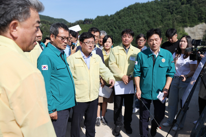 (사진)환경부 강릉 가뭄 현장 점검… 강릉시, 가뭄 대응위한 중앙정부·도 적극 지원 건의 (2)