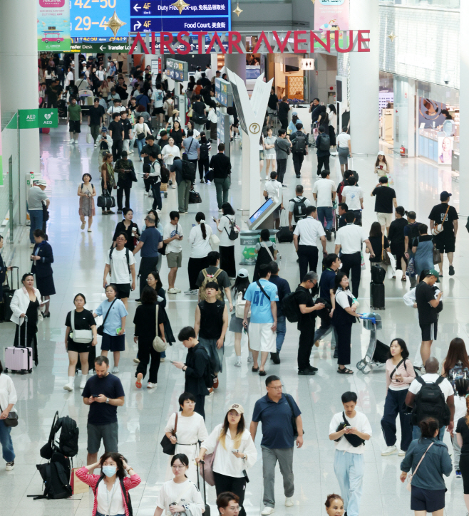 북적이는 인천공항
