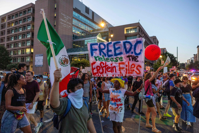 US-TRUMP-INCREASES-FEDERAL-LAW-ENFORCEMENT-PRESENCE,-DEPLOYS-NAT