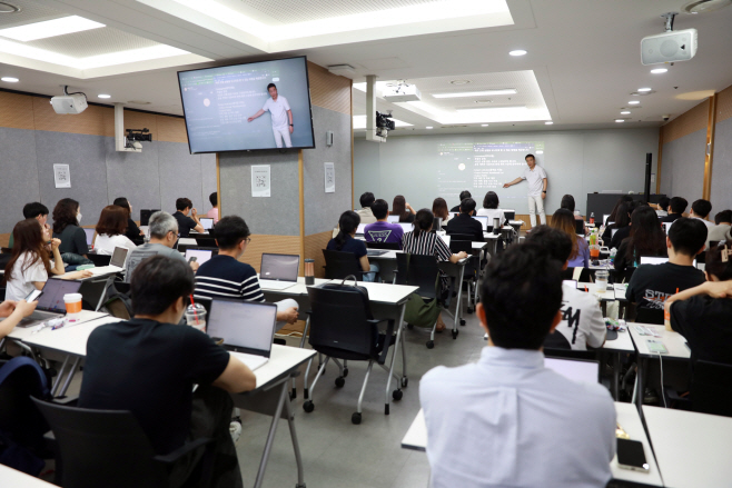 20250825_에듀윌, 전 직원 대상 ‘AI MVP 교육’ 진행… “AI 실전 전문가 될래요!”