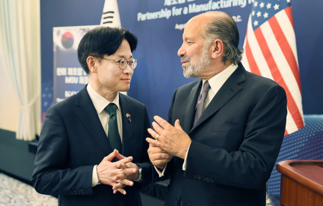 (25.08.25)한미 제조업 파트너십 MOU 체결식05_하워드 러트닉 미국 상무부 장관