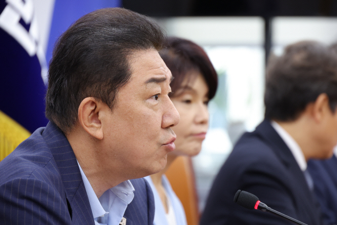 더불어민주당 정책조정 회의, 발언하는 김병기 ...<YONHAP NO-1610>