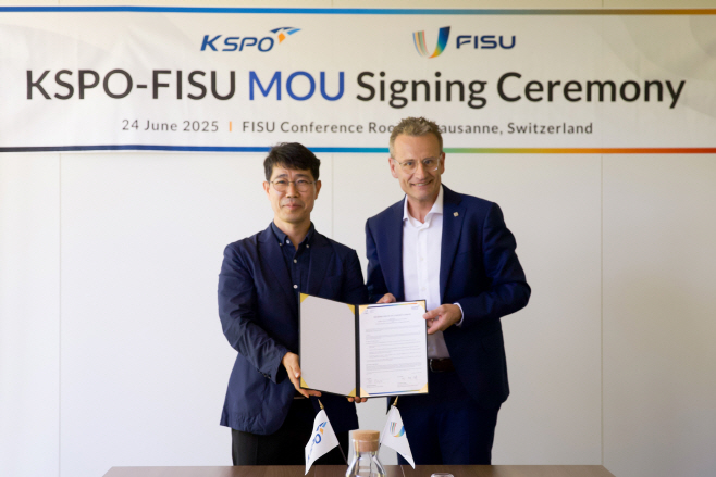 사본 -[보도사진] 국민체육진흥공단_국제대학스포츠연맹(FISU) 업무협약 사진(정철락 스포츠진흥본부장과 Matthias Remund 사무총장)