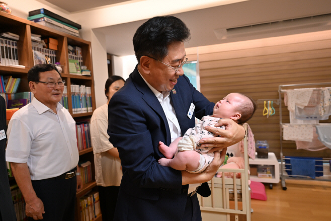 01-2 다자녀 가정 격려 방문 사진 2