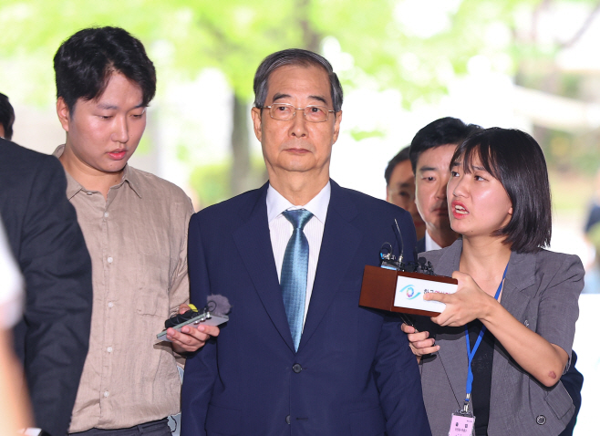 한덕수 전 국무총리, 구속 전 피의자 심문 위해 법원 출석