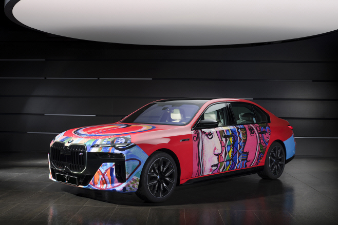 사진-BMW 세계적 아트페어 프리즈 서울 2025 공식 파트너로 참가_이건용 작가와 협업해 제작한 i7 작품