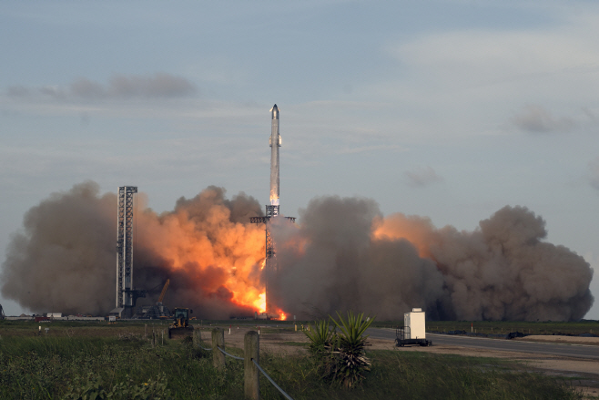 SPACEX STARSHIP FLIGHT TEN <YONHAP NO-3090> (UPI)