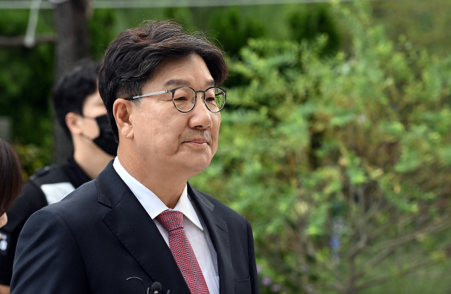 [포토]입다물고 생각하는 권성동