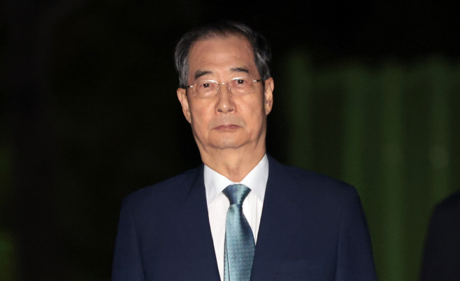 구속영장 기각으로 구치소 나서는 한덕수 전 총리<YONHAP NO-5163>