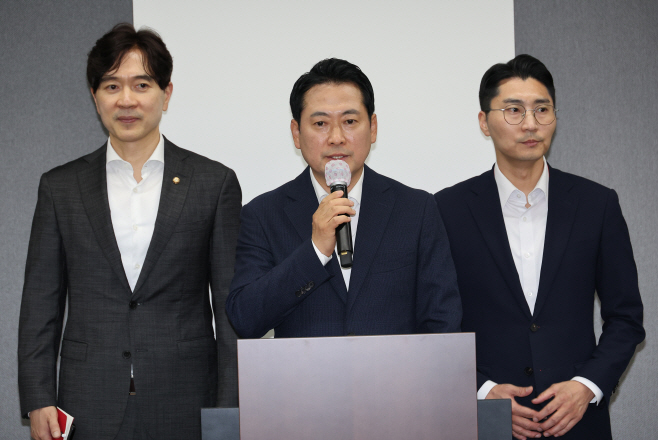 기자간담회 하는 장동혁 대표<YONHAP NO-2281>