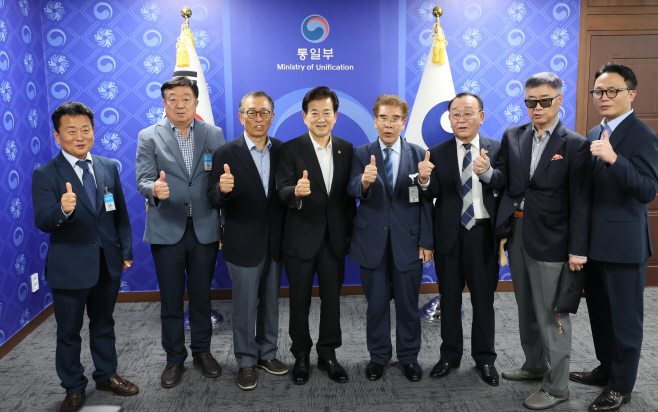 정동영 장관, 경협·교역·금강산 기업 단체 면담<YONHAP NO-3932>
