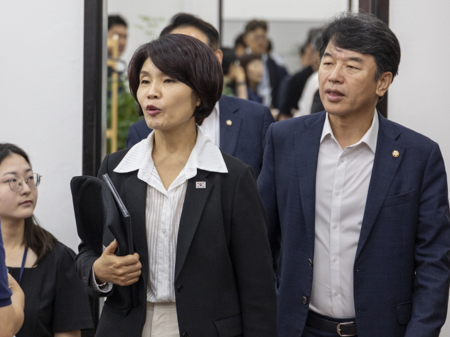 민주당 정책조정회의 입장<YONHAP NO-1174>