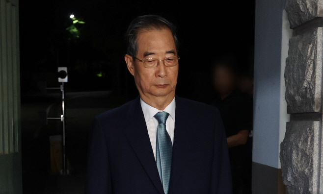 구치소 나서는 한덕수 전 총리<YONHAP NO-5156>