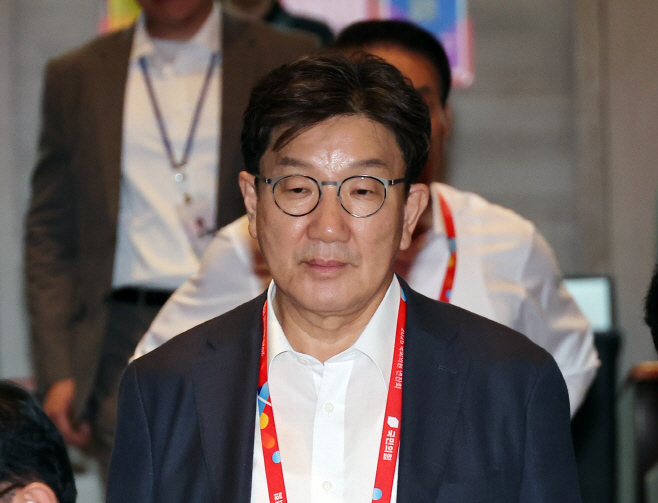 연찬회 참석하는 권성동 의원<YONHAP NO-3408>