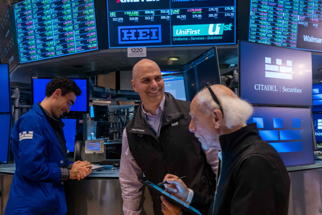 US-STOCK-MARKETS-REACT-POSITIVELY-JEROME-POWELL'S-SPEECH-AT-JACK