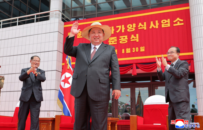 김정은, 낙원바다양식소 준공식 참석…지방발전...<YONHAP NO-2263>