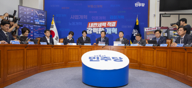 정기국회 첫날 최고위에서 발언하는 정청래 대표<YONHAP NO-3751>